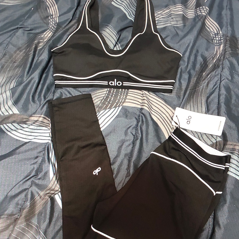 ALO Yoga Black Two-Piece Set with White Piping - Picture 2 of 5